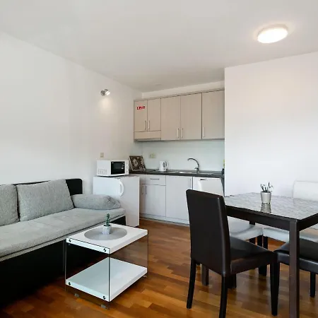 Daire Delightful In Drvenik With Balcony *
